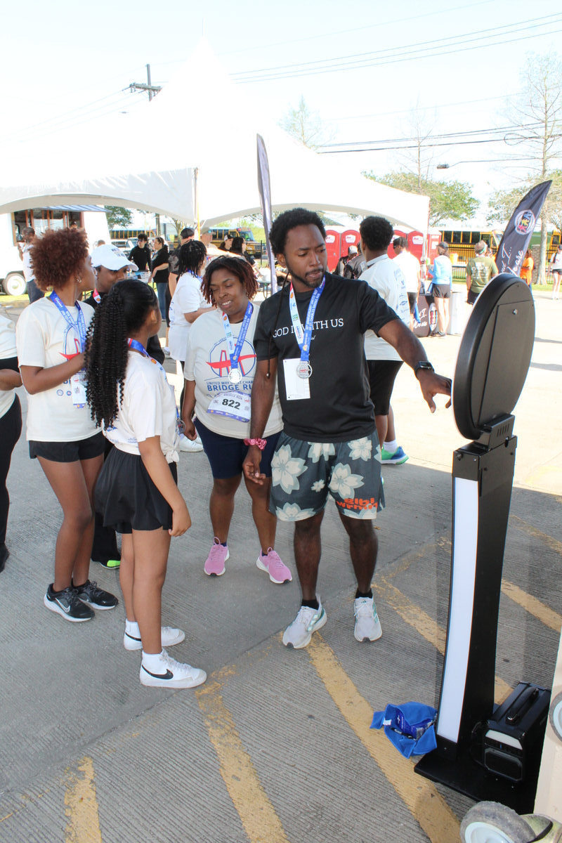 MirrorPIX Pearl booth live United Way Bridge Run